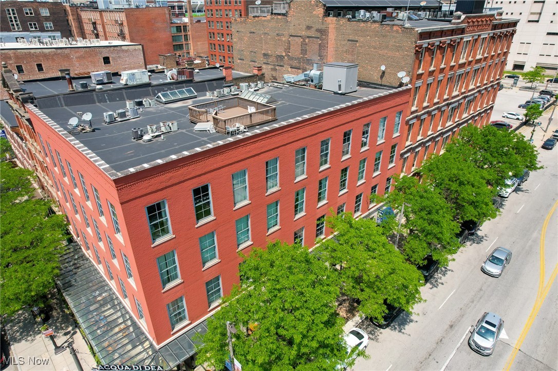 408 W Saint Clair Avenue 213