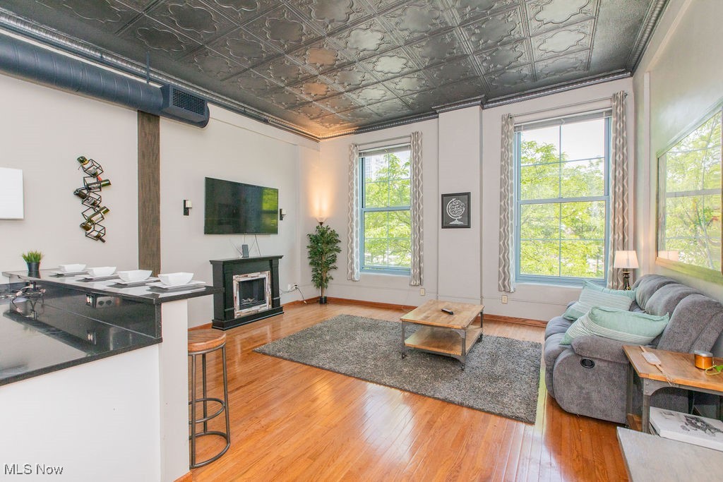 408 W Saint Clair Avenue 213