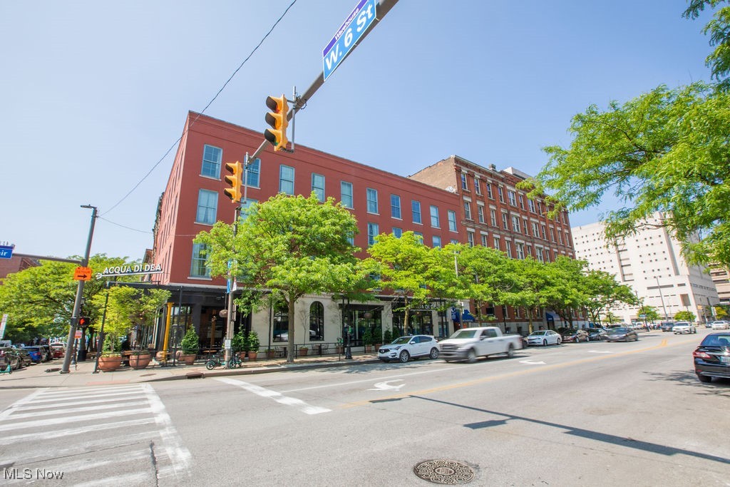 408 W Saint Clair Avenue 213