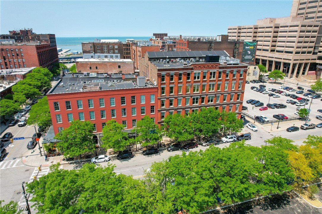 408 W Saint Clair Avenue 213