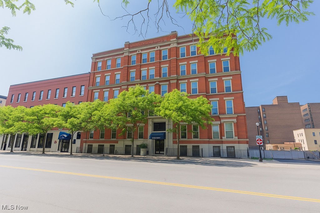 408 W Saint Clair Avenue 213