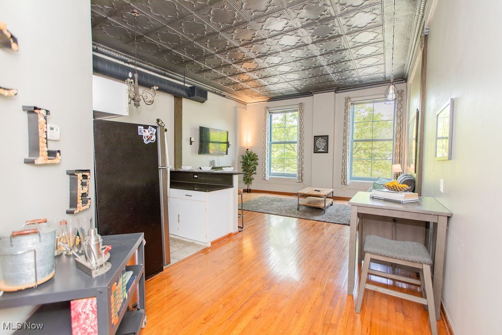 408 W Saint Clair Avenue 213