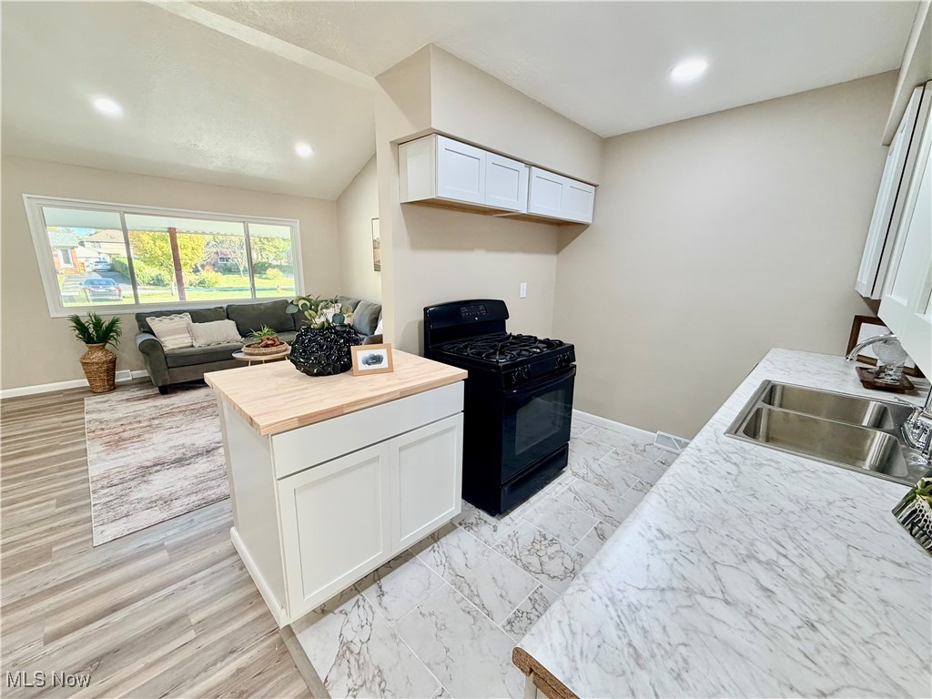 6452 Brooks Boulevard