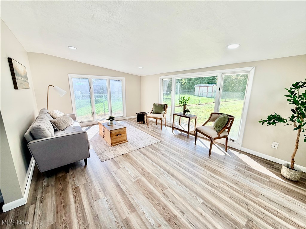 6452 Brooks Boulevard