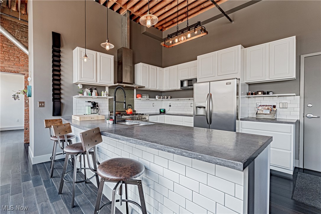 1260 4th Street W 604