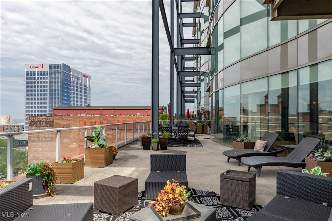 701 W Lakeside Avenue 606