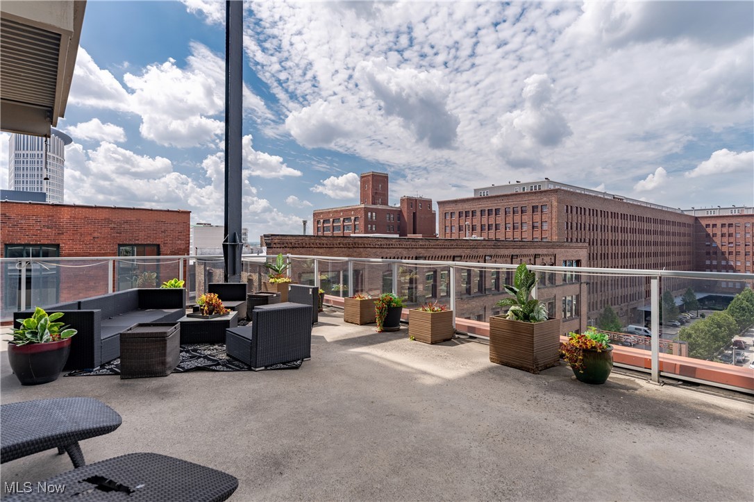 701 W Lakeside Avenue 606