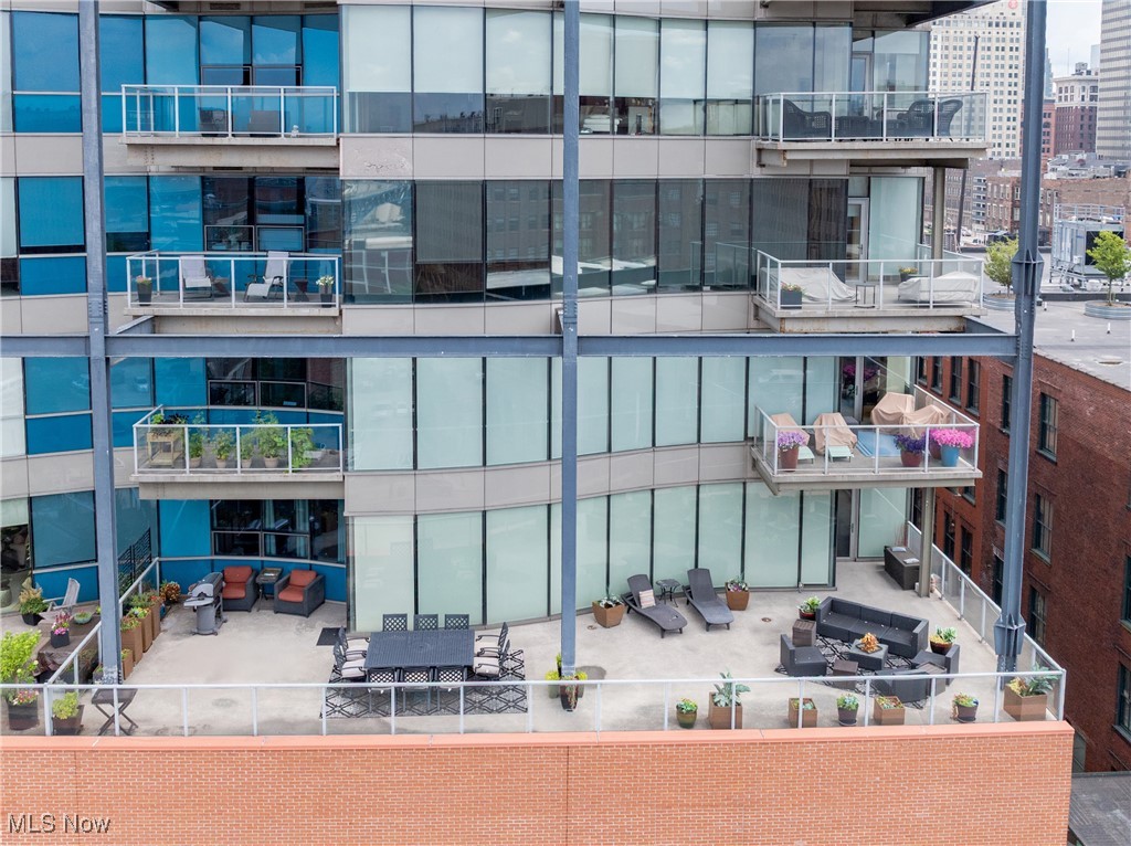 701 W Lakeside Avenue 606