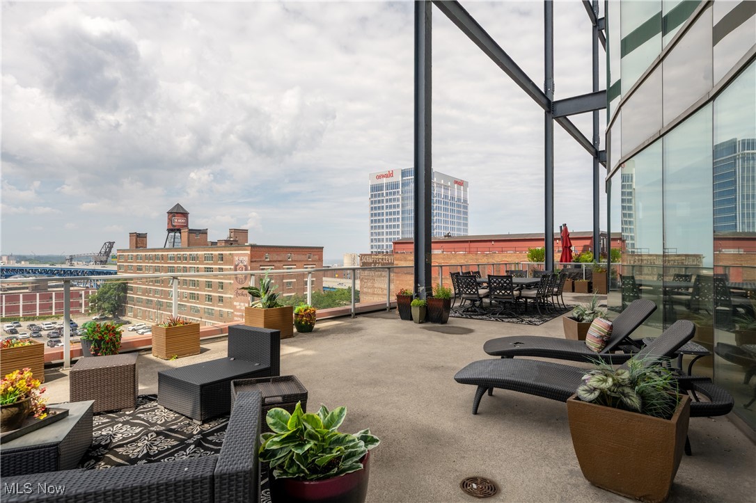 701 W Lakeside Avenue 606