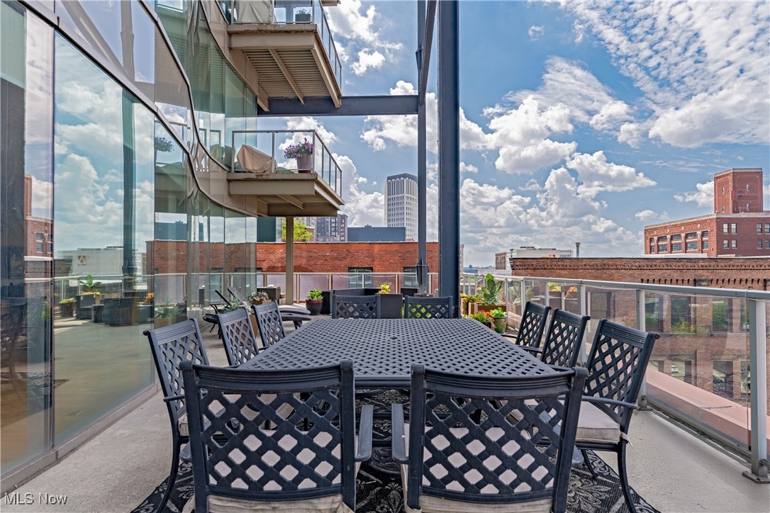 701 W Lakeside Avenue 606