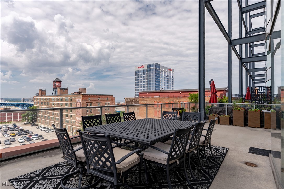 701 W Lakeside Avenue 606