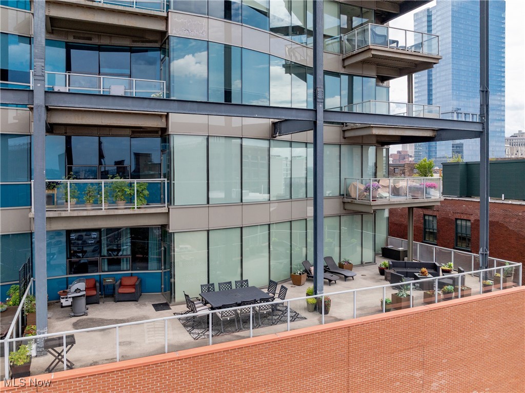 701 W Lakeside Avenue 606