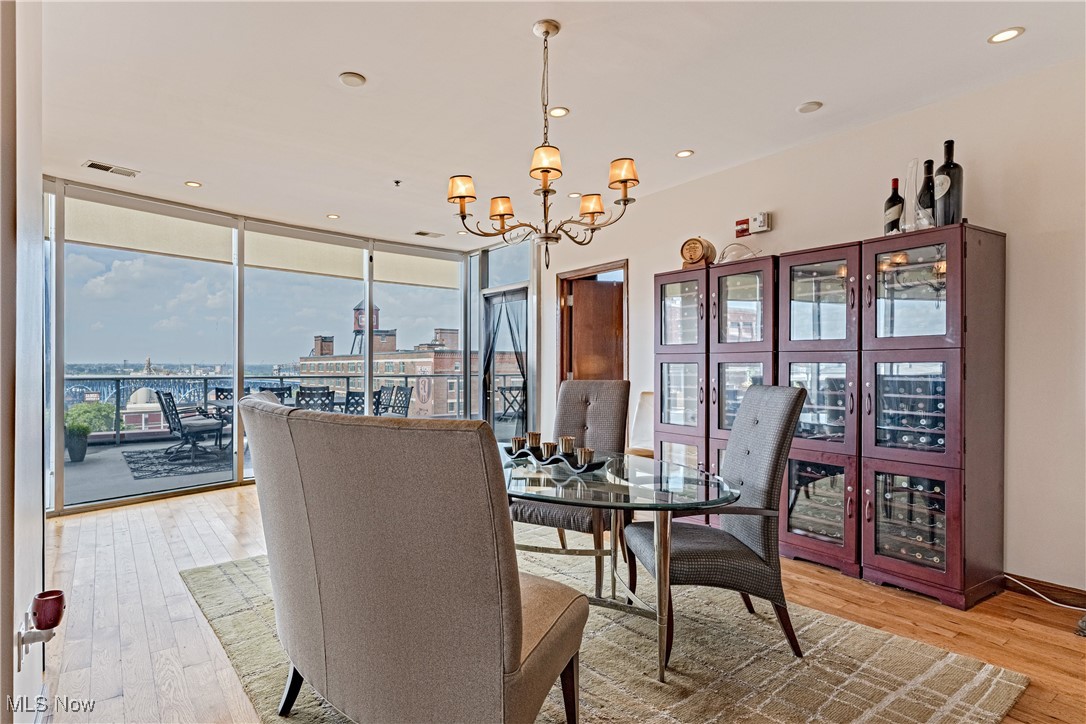 701 W Lakeside Avenue 606