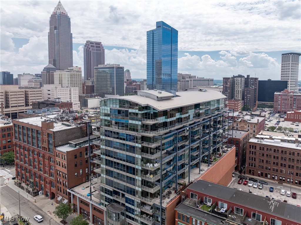 701 W Lakeside Avenue 606