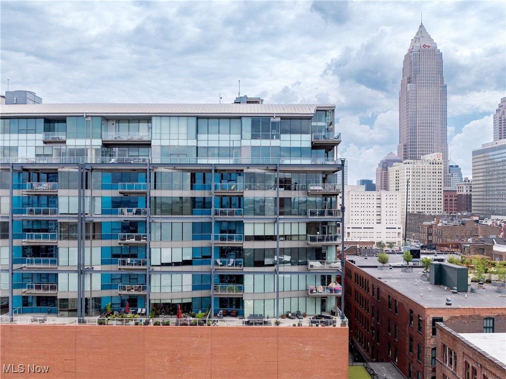 701 W Lakeside Avenue 606