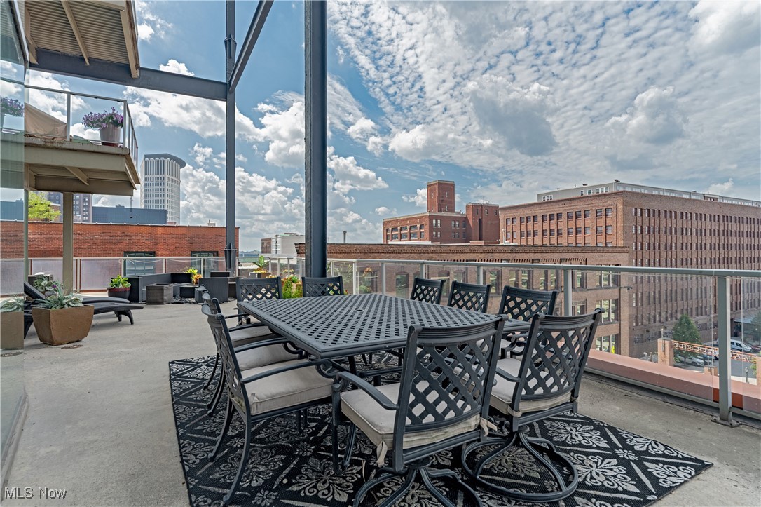 701 W Lakeside Avenue 606