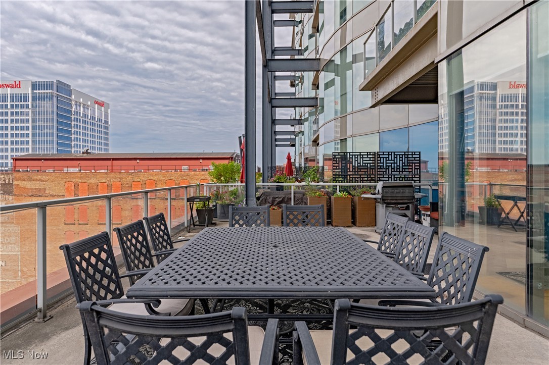 701 W Lakeside Avenue 606