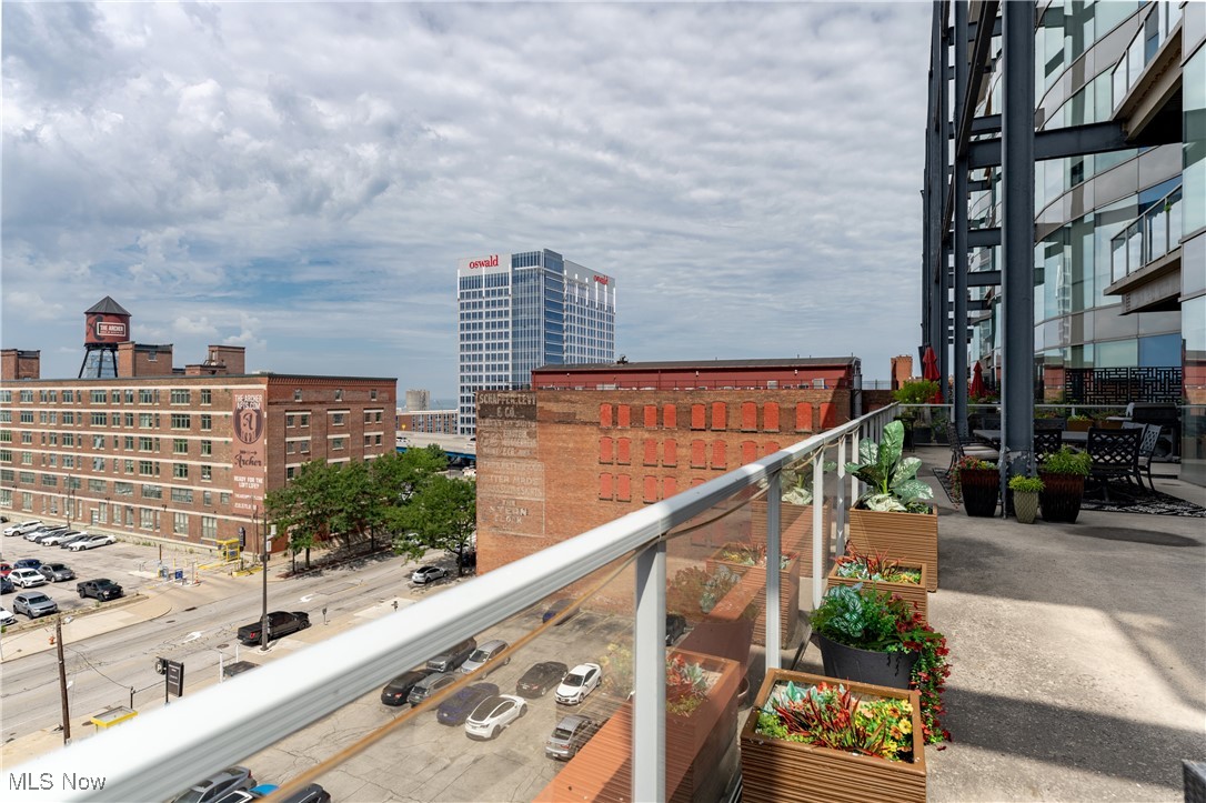 701 W Lakeside Avenue 606