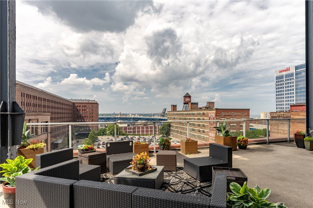 701 W Lakeside Avenue 606