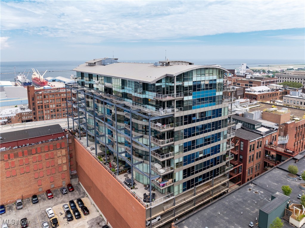 701 W Lakeside Avenue 606