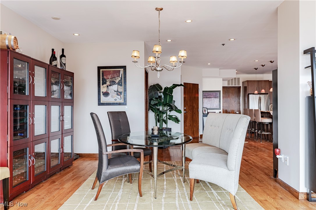 701 W Lakeside Avenue 606