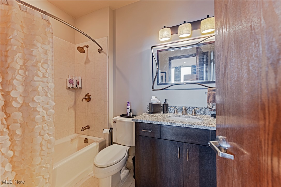 701 W Lakeside Avenue 606