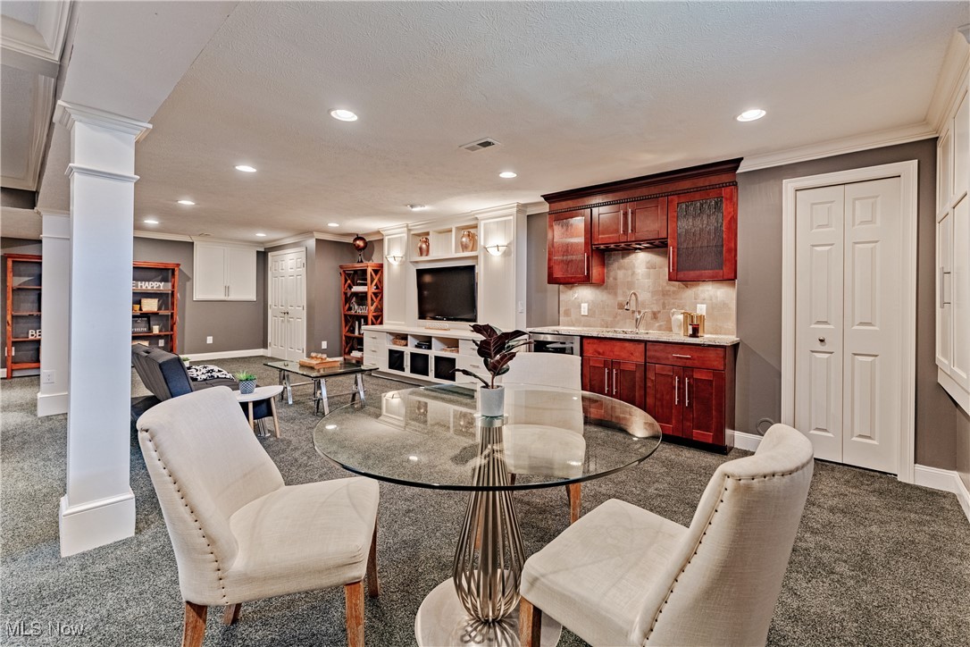 196 Chisholm Court