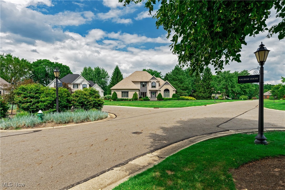 196 Chisholm Court