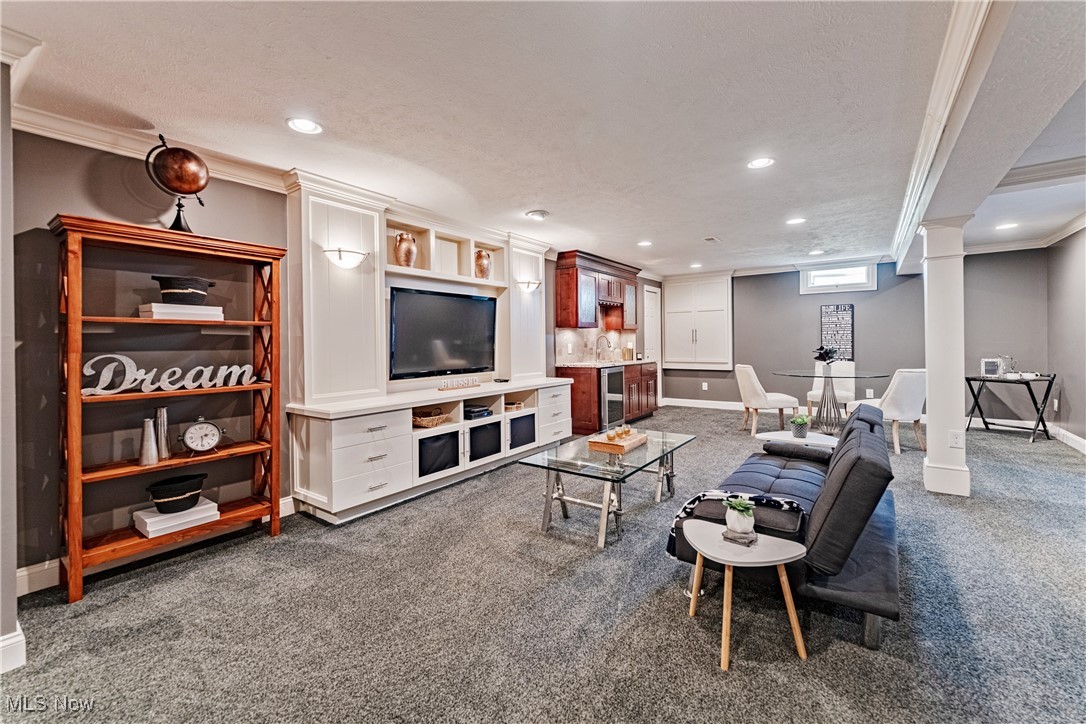 196 Chisholm Court