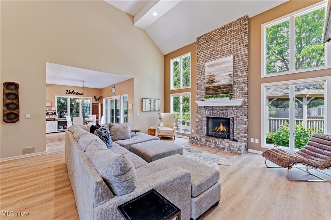 196 Chisholm Court