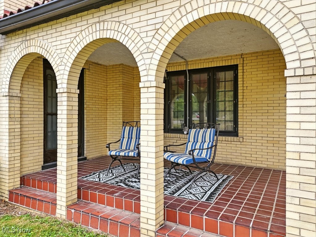 348 N Broadway Street