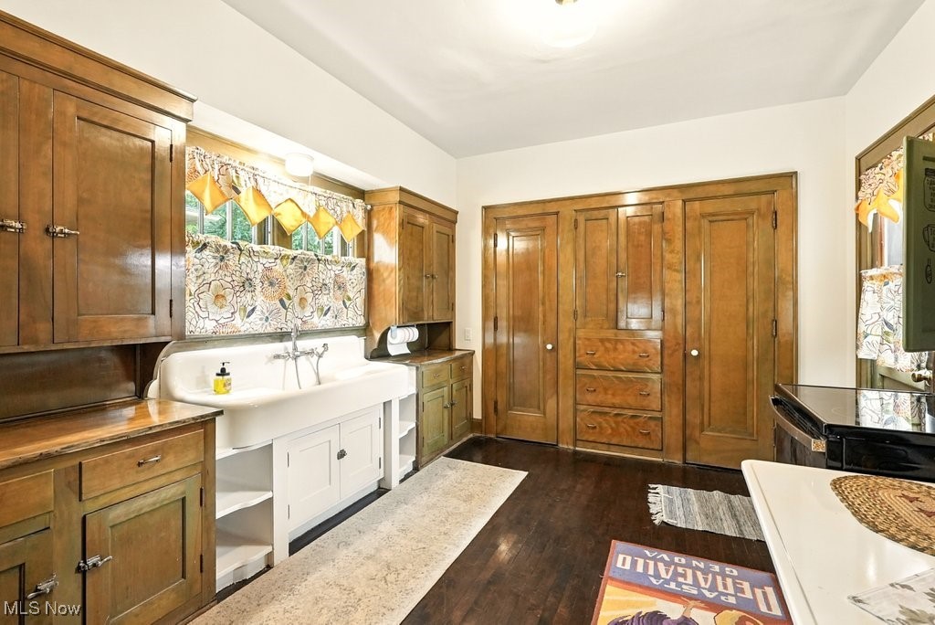 348 N Broadway Street