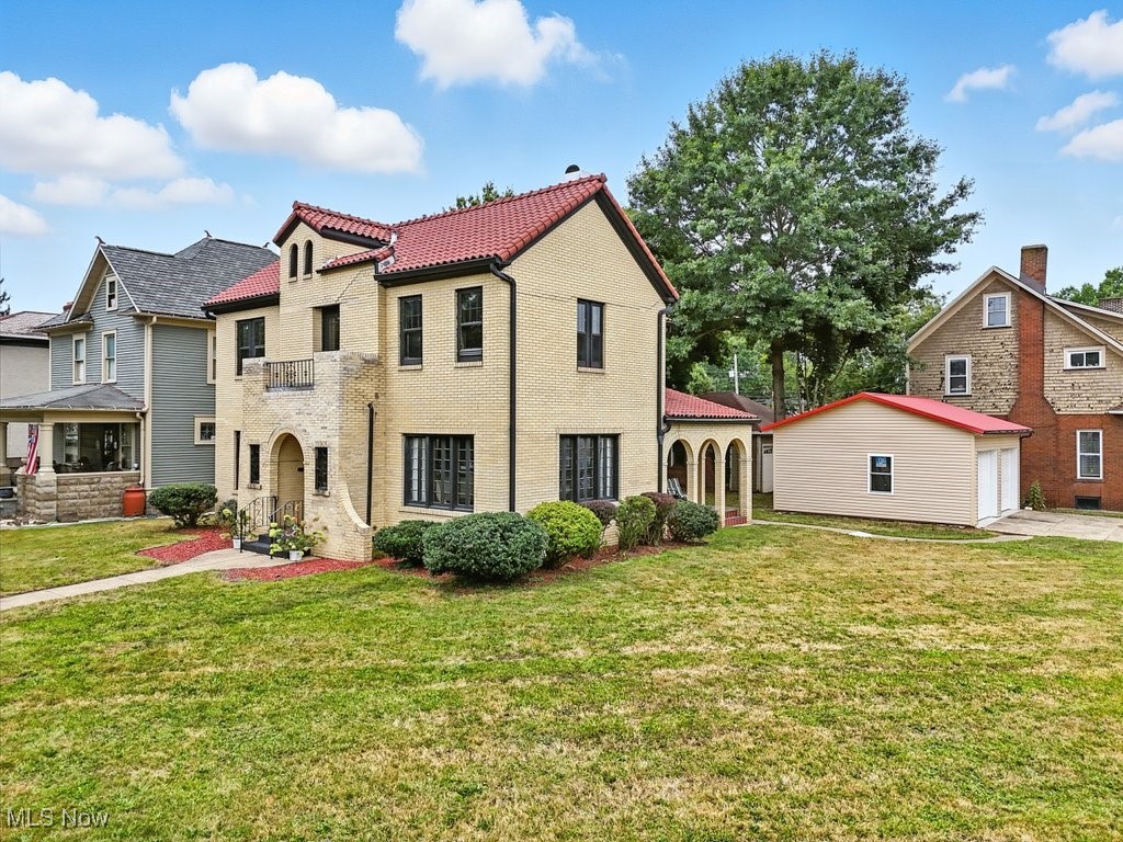 348 N Broadway Street