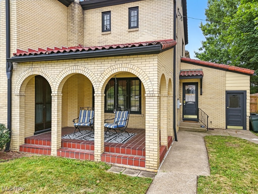 348 N Broadway Street