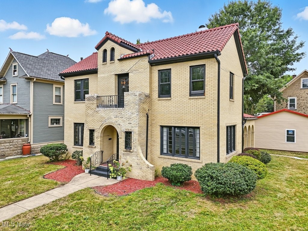 348 N Broadway Street