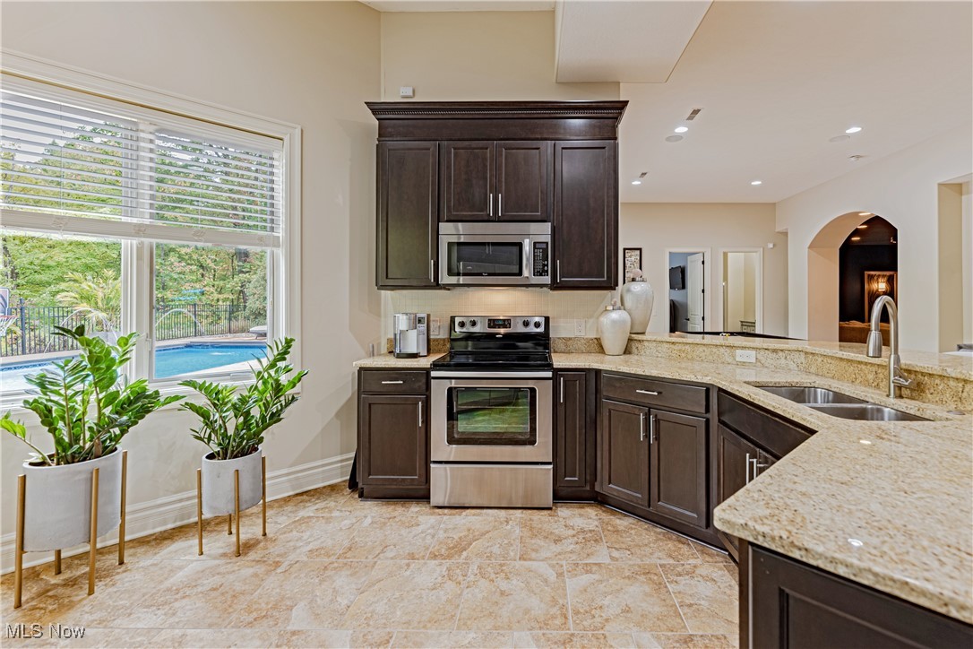 6752 Rivercrest Drive