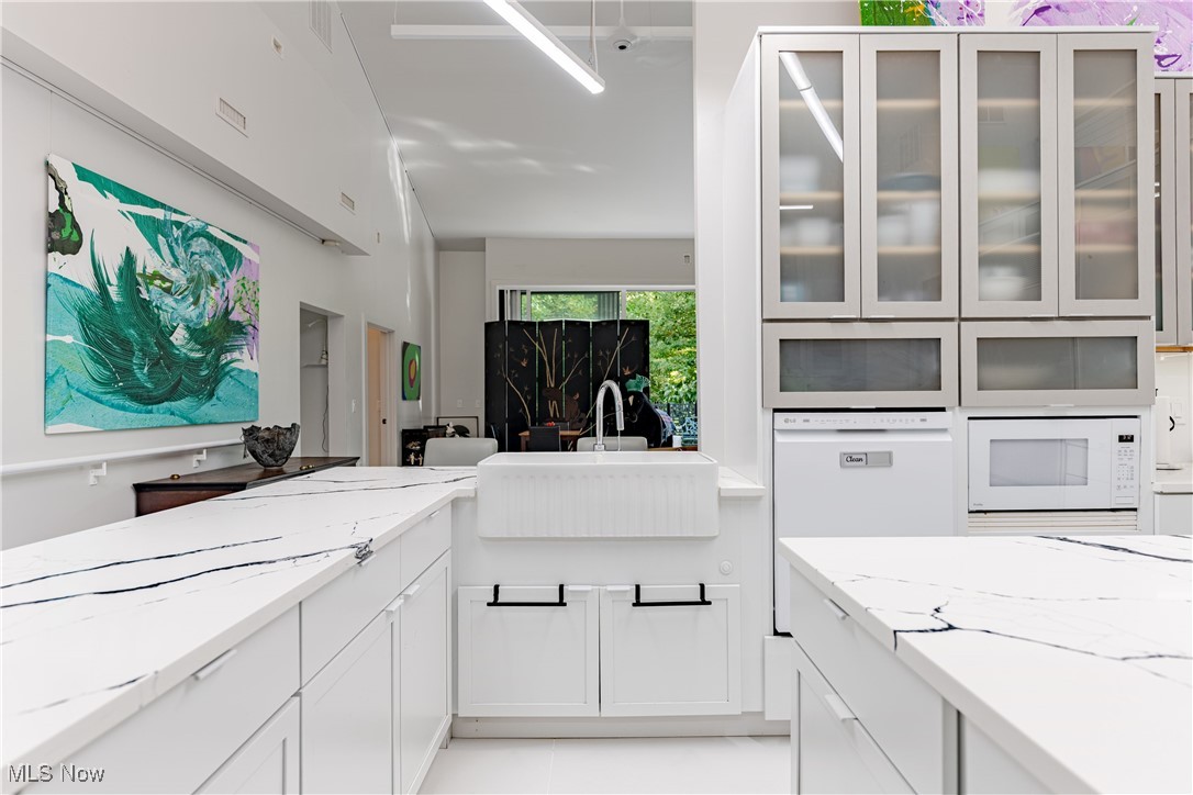 12866 Lake Shore Boulevard