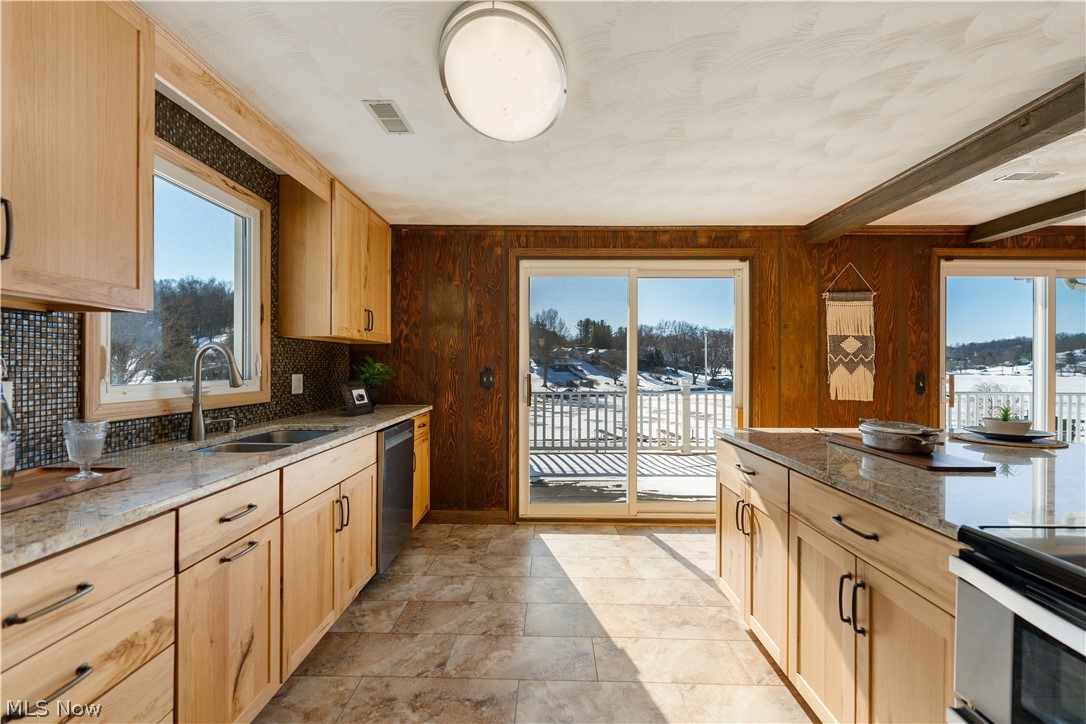 382 E Mohawk Drive