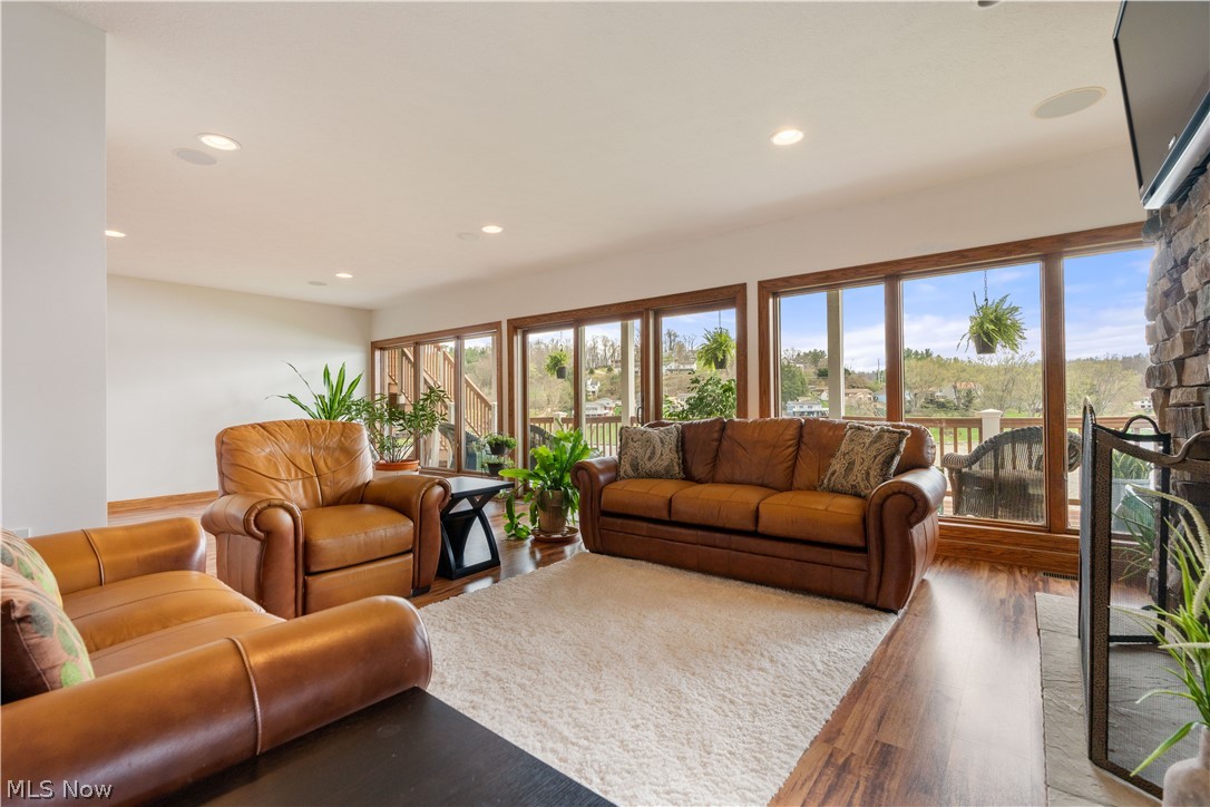 376 E Mohawk Drive