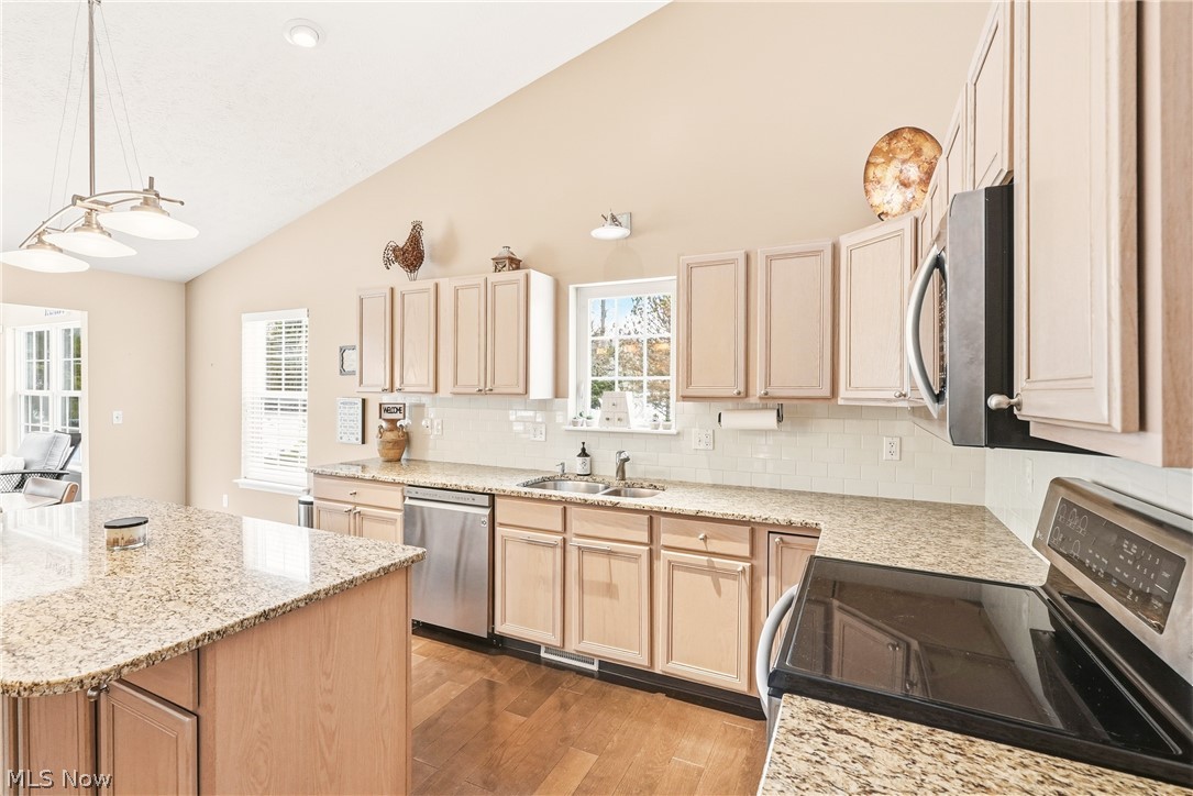 2551 Edgebrook Crossing