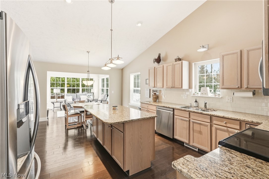 2551 Edgebrook Crossing