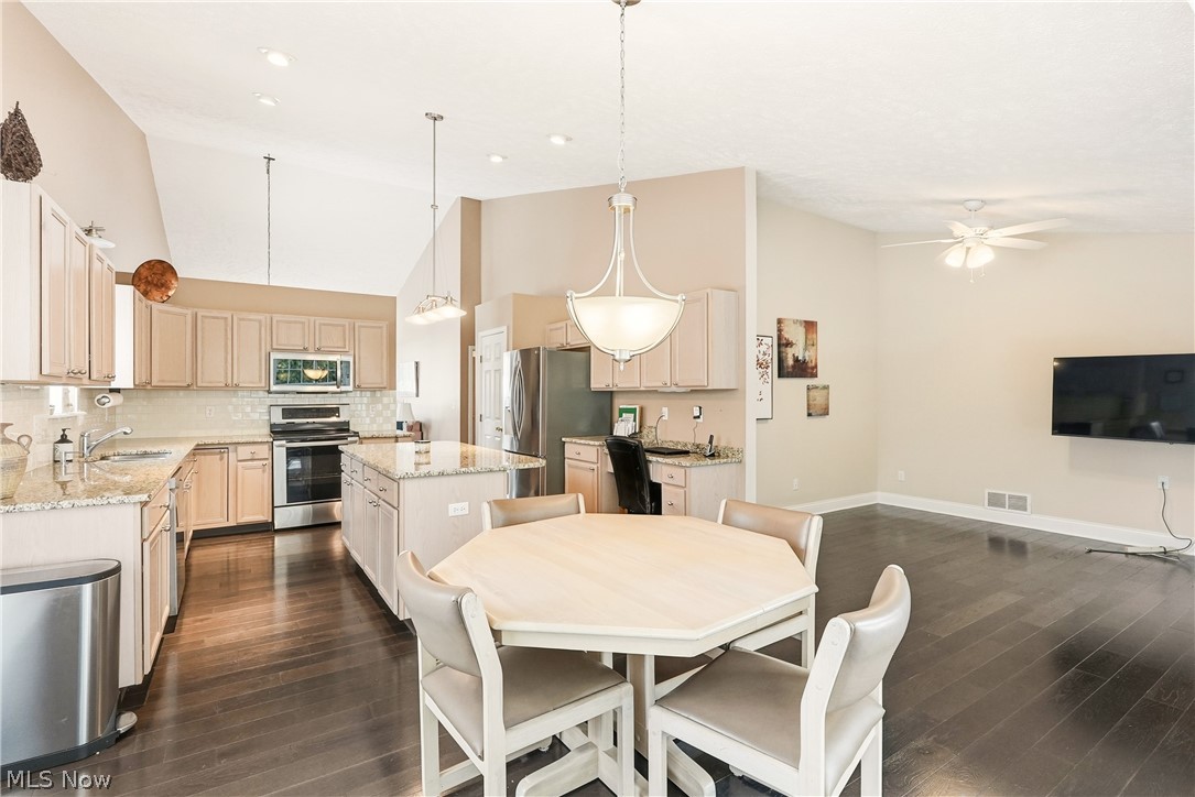 2551 Edgebrook Crossing