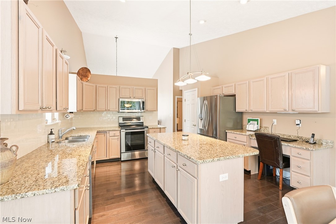 2551 Edgebrook Crossing