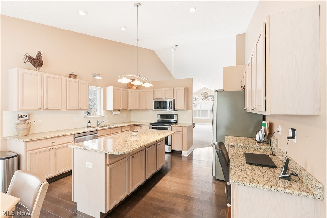 2551 Edgebrook Crossing