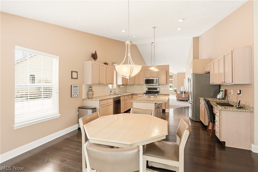 2551 Edgebrook Crossing