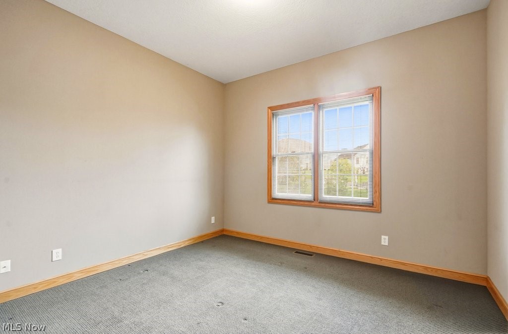 2253 Grimsby Street NW