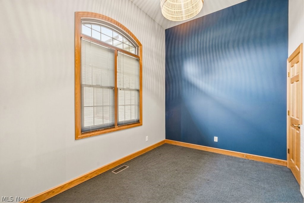 2253 Grimsby Street NW