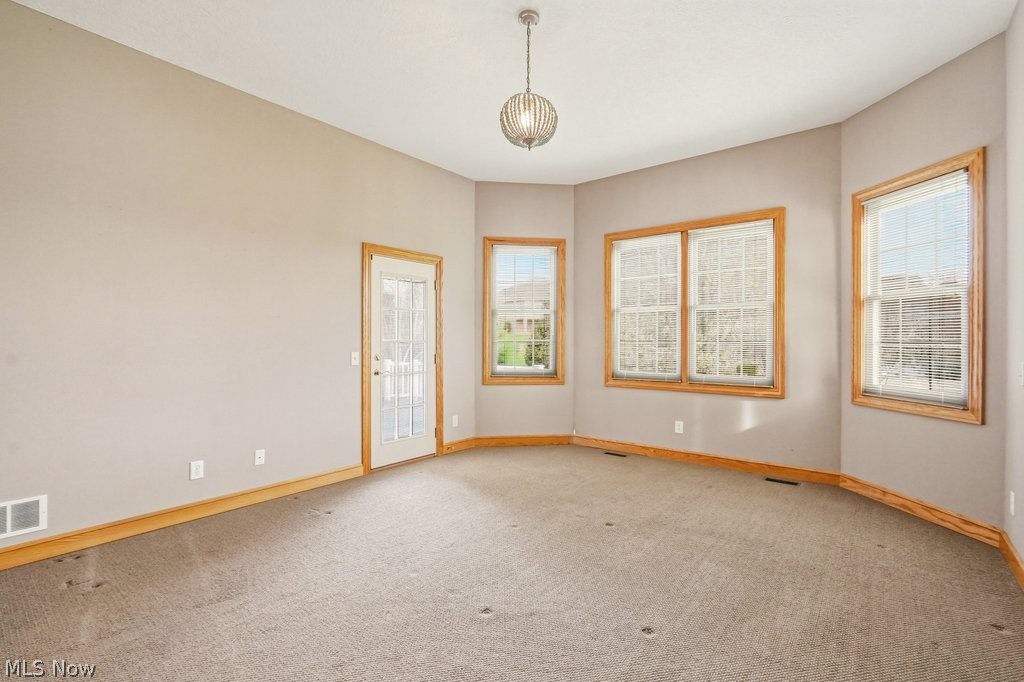 2253 Grimsby Street NW