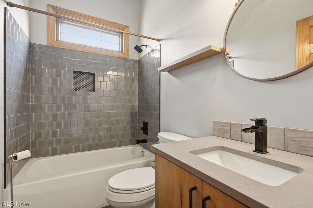 2253 Grimsby Street NW