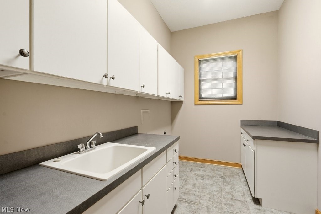 2253 Grimsby Street NW